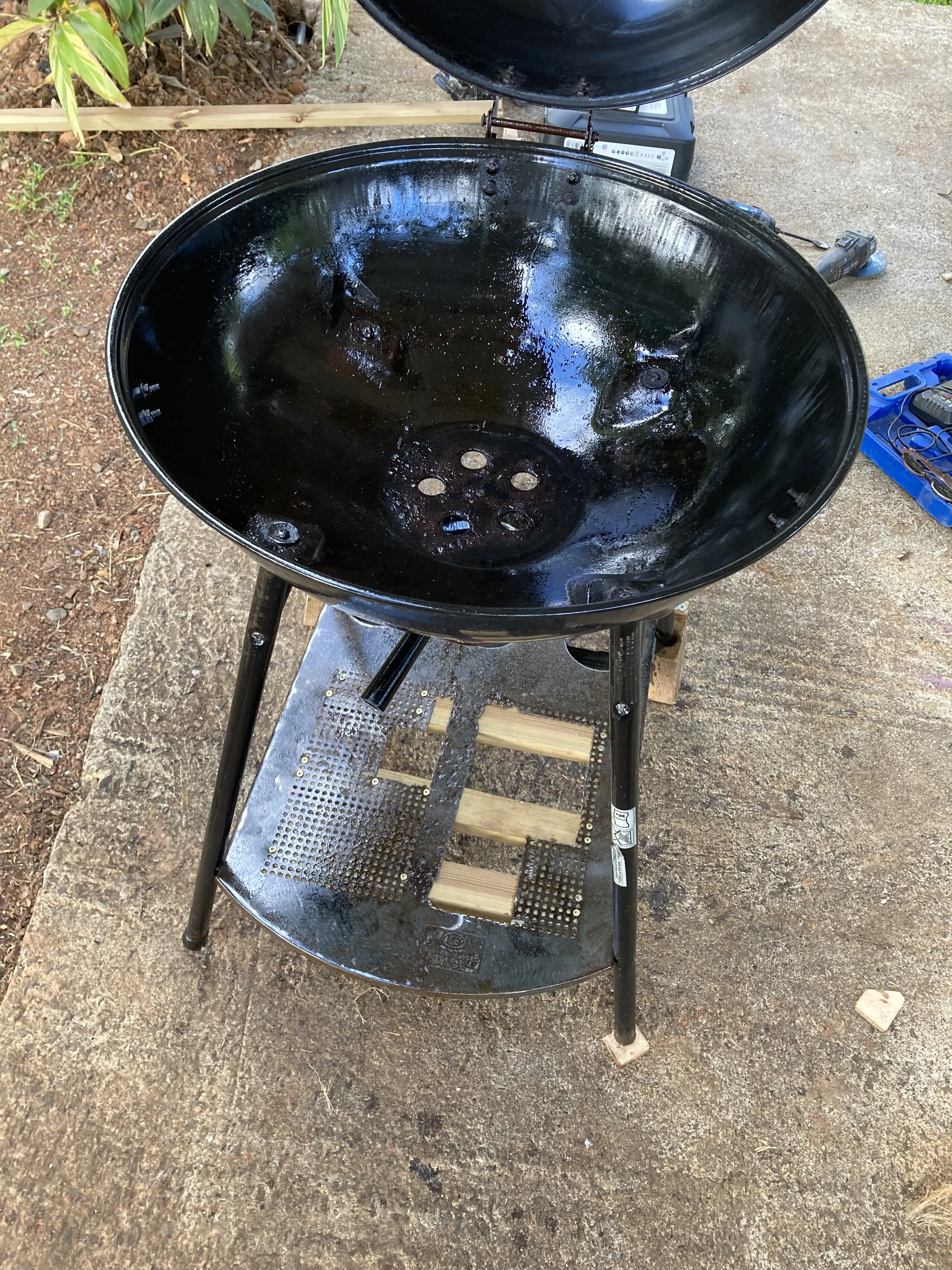 Inside the BBQ bowl, clean and repainted